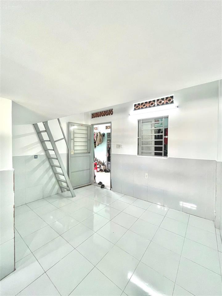 Duplex rộng cho 4 người ở gần chợ bình triệu, tiện đi ra cầu bình lợi thủ đức