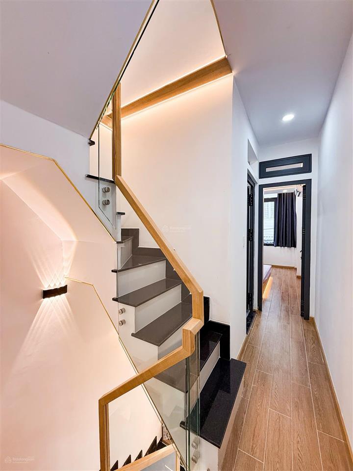Bán gấp nhà riêng mới xây 3 tầng. 4 phòng ngủ, 3 wc. tặng full nội thất. nguyễn thái sơn gò vấp