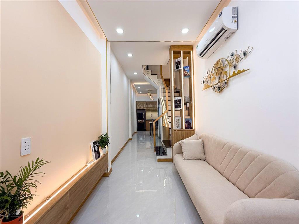 Bán gấp nhà riêng mới xây 3 tầng. 4 phòng ngủ, 3 wc. tặng full nội thất. nguyễn thái sơn gò vấp