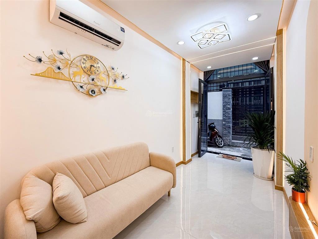 Bán gấp nhà riêng mới xây 3 tầng. 4 phòng ngủ, 3 wc. tặng full nội thất. nguyễn thái sơn gò vấp