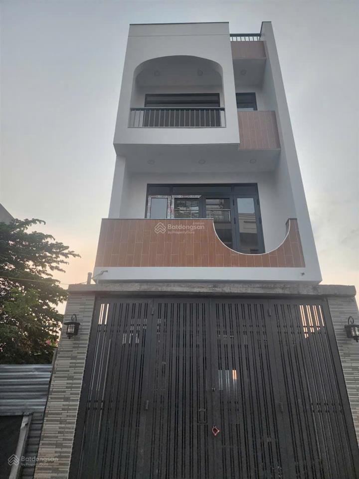 Bán nhà mới xây, p. long trường, đường trước nhà 7m, ô tô đậu trong nhà