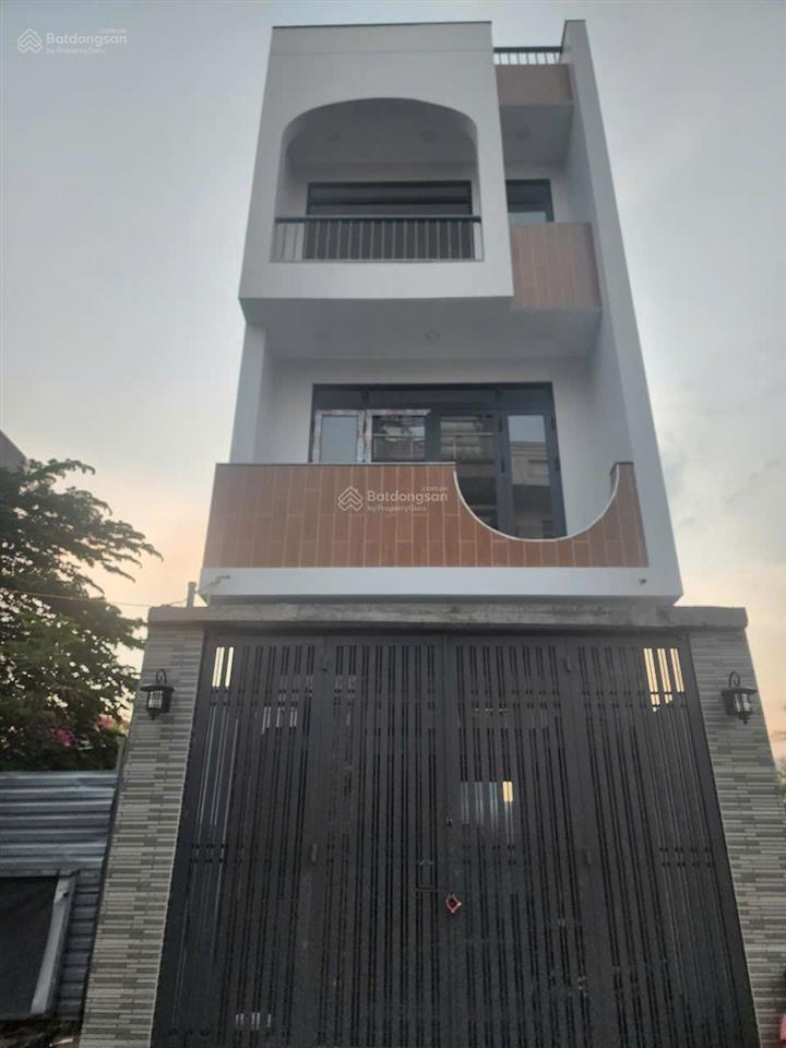 Bán nhà mới xây, p. long trường, đường trước nhà 7m, ô tô đậu trong nhà