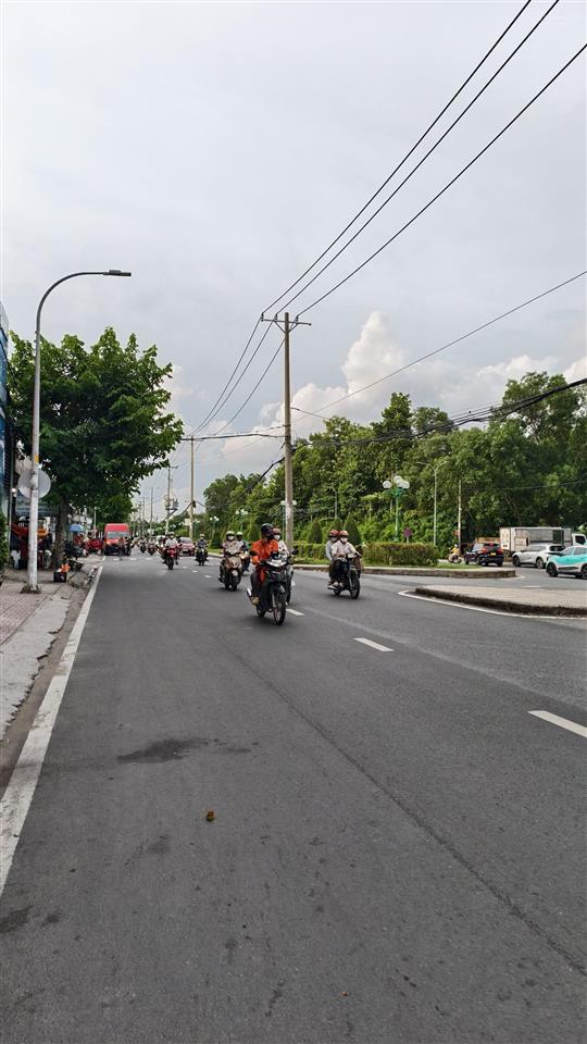 Mặt tiền tân sơn 150m chỉ 18 tỷ, ngang 6,2m dài 25m đối diện sân golf tân sơn nhất
