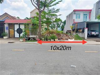 Chị khách cần tiền cần bán gấp 2 lô đất