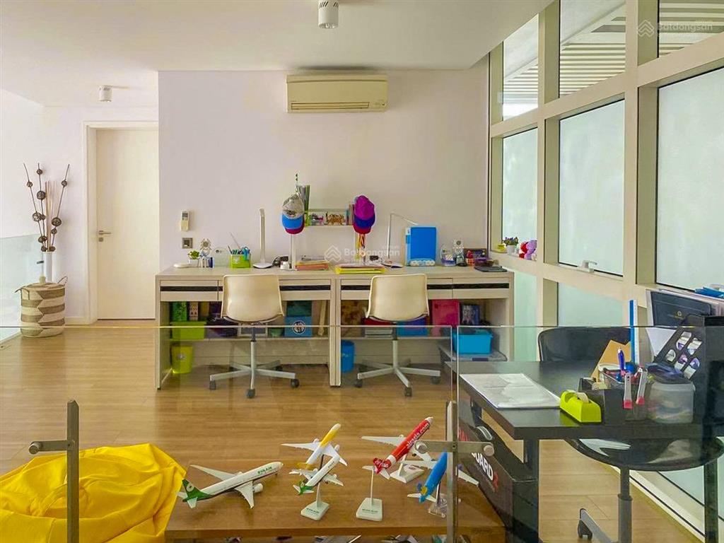 Bán hoặc cho thuê penthouse tại the estella gồm 4 phòng ngủ view đẹp với diện tích 255m2
