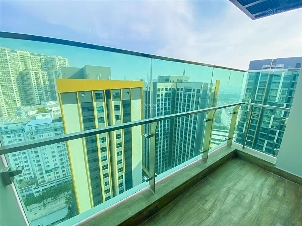 Bán hoặc cho thuê căn hộ tại de la sol gồm 3 phòng ngủ tầng cao view đẹp với diện tích 110m2