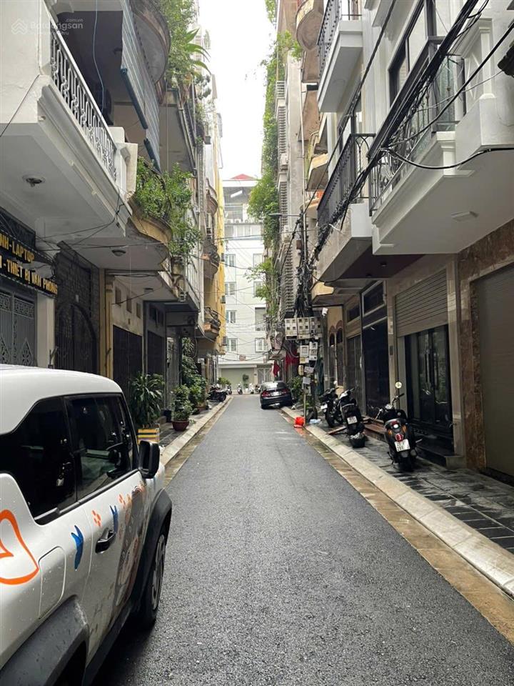 Bán nhà phố  hoàng quốc việt 43m x 6 tầng thông sàn, thang máy, phân lô, vỉa hè, ô tô đỗ nhà