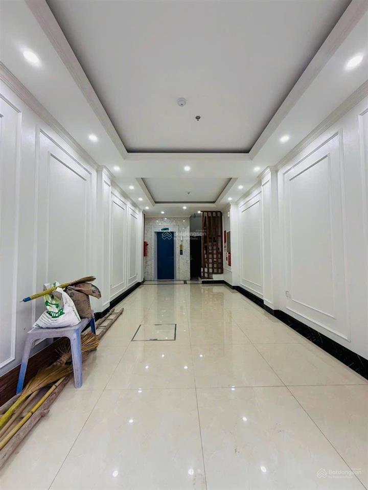 Bán nhà phố  hoàng quốc việt 43m x 6 tầng thông sàn, thang máy, phân lô, vỉa hè, ô tô đỗ nhà