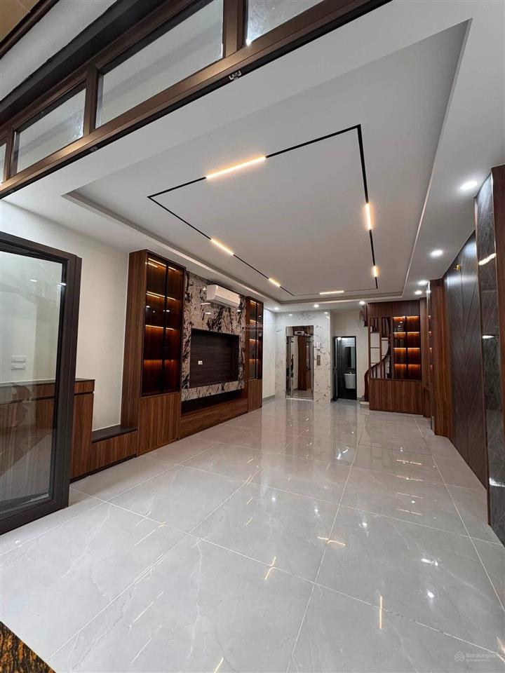 Nhà đẹp  phân lô  xuân thủy 41m x 5 tầng thang máy, ô tô đỗ nhà, kinh doanh  giá chỉ 14 tỷ nhỉnh
