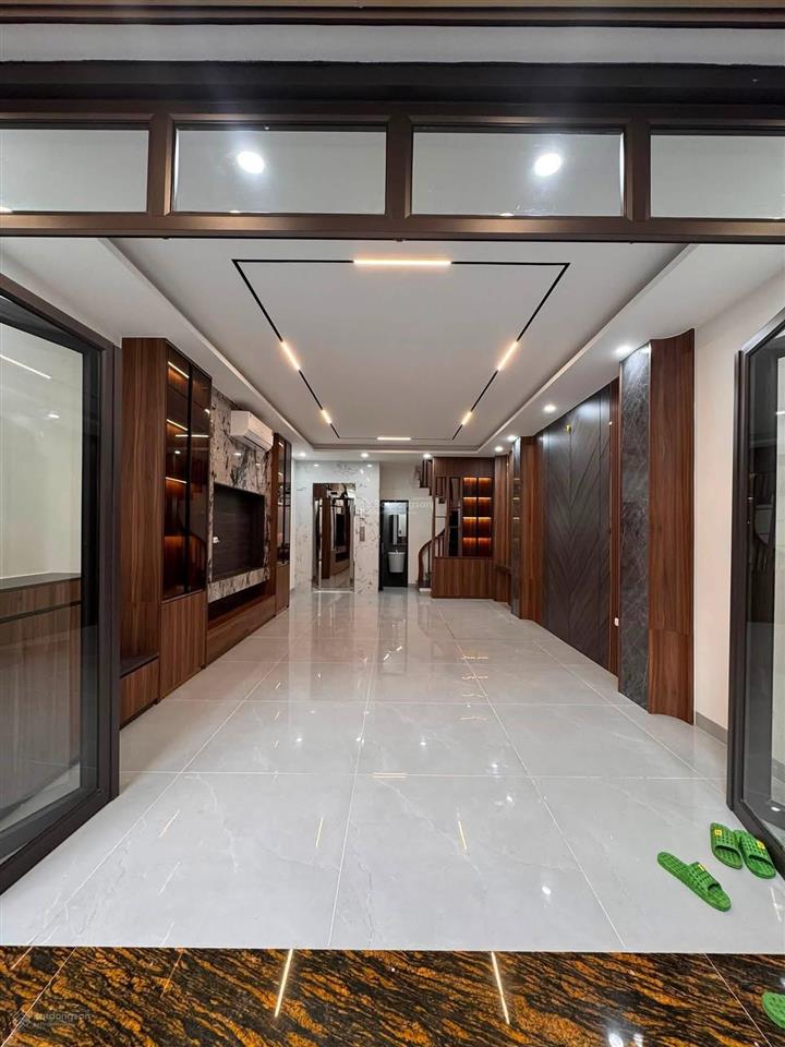 Nhà đẹp  phân lô  xuân thủy 41m x 5 tầng thang máy, ô tô đỗ nhà, kinh doanh  giá chỉ 14 tỷ nhỉnh