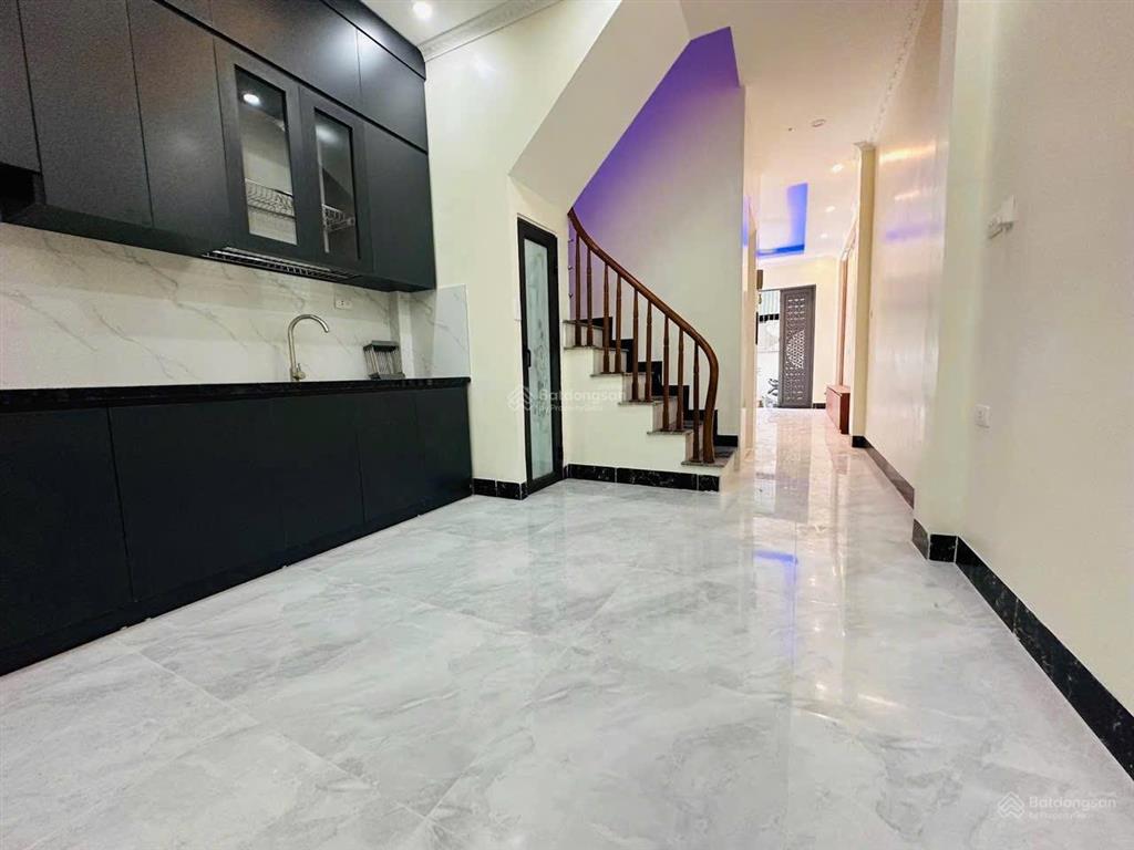 Chỉ 9.3 tỷ nhà mới kingkong, hồ tùng mậu 43m x 5 tầng, thang máy, phân lô ô bàn cờ  ô tô đỗ cửa