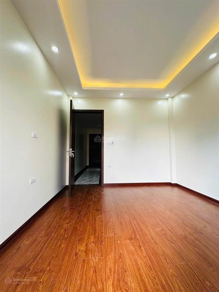 Chỉ 9.3 tỷ nhà mới kingkong, hồ tùng mậu 43m x 5 tầng, thang máy, phân lô ô bàn cờ  ô tô đỗ cửa