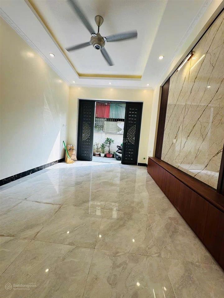 Chỉ 9.3 tỷ nhà mới kingkong, hồ tùng mậu 43m x 5 tầng, thang máy, phân lô ô bàn cờ  ô tô đỗ cửa