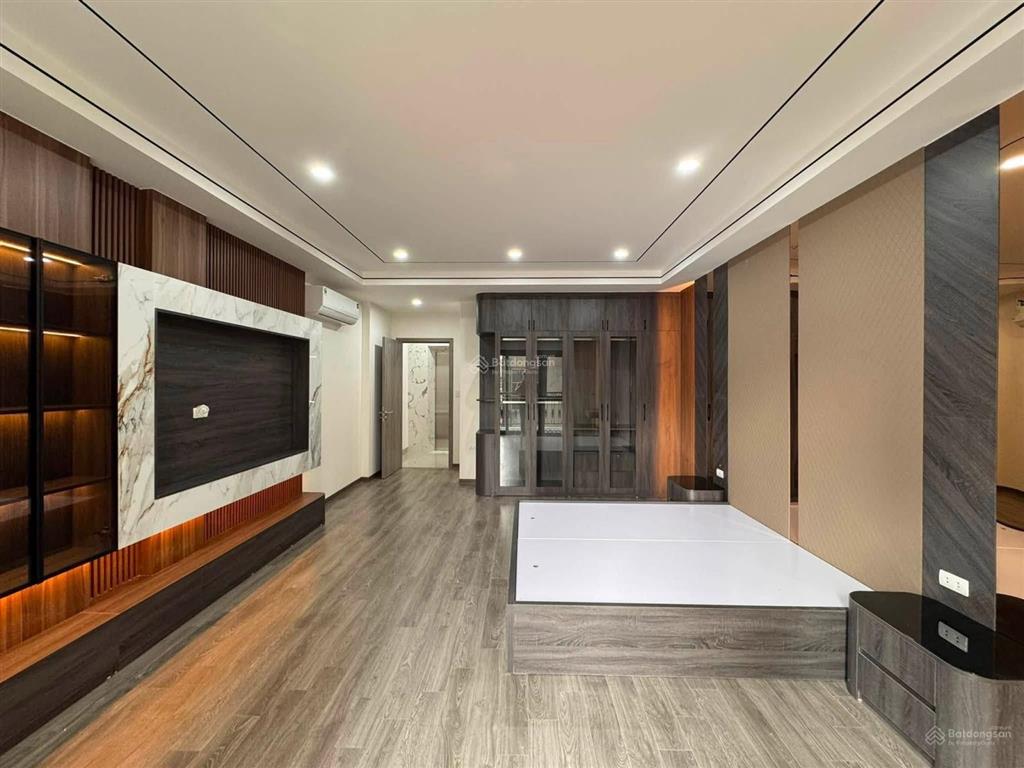 Hiếm phân lô  hoàng quốc việt 40m2x6tầng thang máy, vỉa hè ô tô đỗ  kinh doanh  chỉ 14tỷ nhỉnh