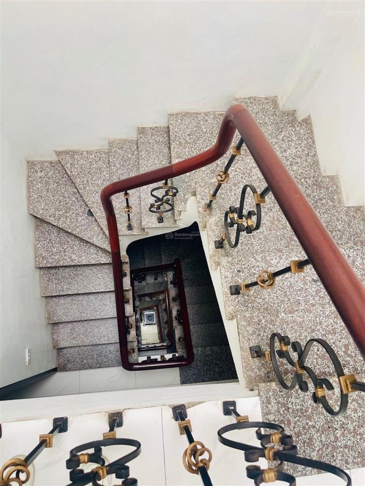 Hiếm!! bán nhà phố  cầu noi, cổ nhuế 38m2 x 5tầng  kinh doanh , vỉa hè, ôtô tránh đỗ, giá 7.9 tỷ