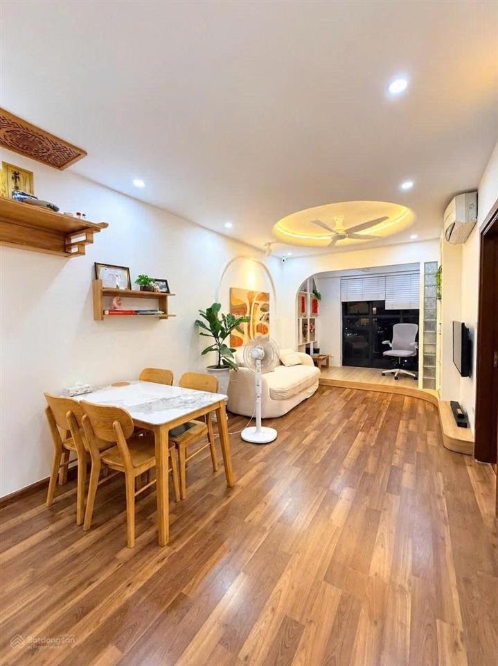 Bán căn hộ 2 ngủ  83m tại goldmark city 136 hồ tùng mậu, tầng trung, view thành phố, full nội thất