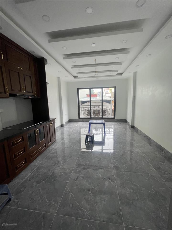 Hoàng quốc việt 38m2 x 6tầng, thang máy  phân lô, ôtô chạy vòng quanh, nhà 2 mặt thoáng, giá 15tỷ