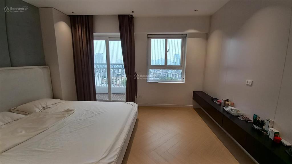 Cầu giấy, 3 ngủ. lô góc thoáng, ô tô đỗ thoải mái, sạch đẹp ở luôn, chỉ nhỉnh 75tr/m2