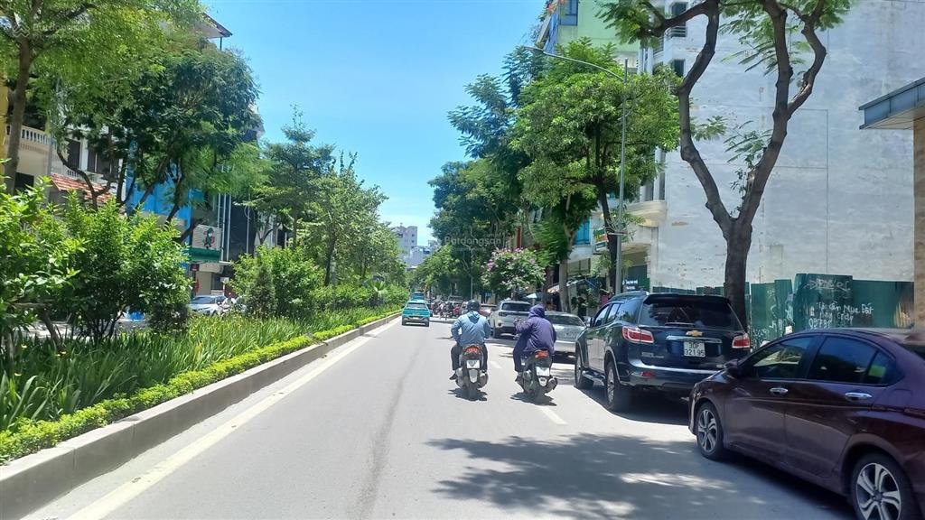 Mặt phố lạc long quân tây hồ, 9 tầng lừng lững, vỉa hè 6m, sát hồ, kinh doanh mọi loại hình, 86 tỷ
