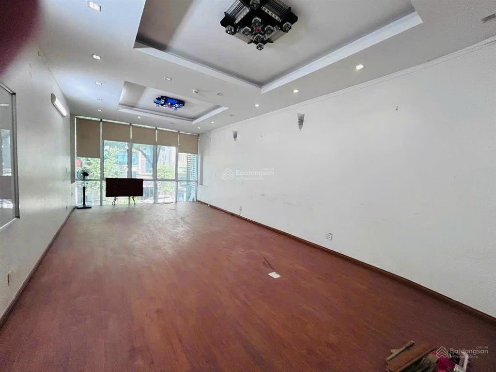 Mặt phố lạc long quân tây hồ, 9 tầng lừng lững, vỉa hè 6m, sát hồ, kinh doanh mọi loại hình, 86 tỷ