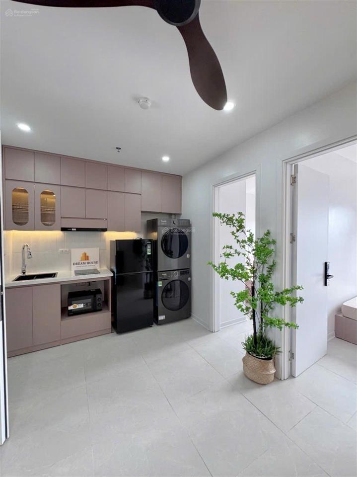 Trung tâm cầu giấy, 6 tầng thang máy, diện tích lớn, doanh thu tốt, giá mềm 65 tỷ