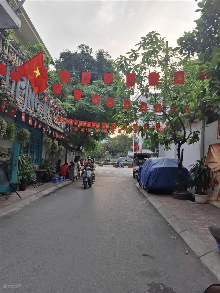 Nguyễn chí thanh ba đình, ô tô tránh, vỉa hè 3m, sát phố, kinh doanh, nhỉnh 30 tỷ