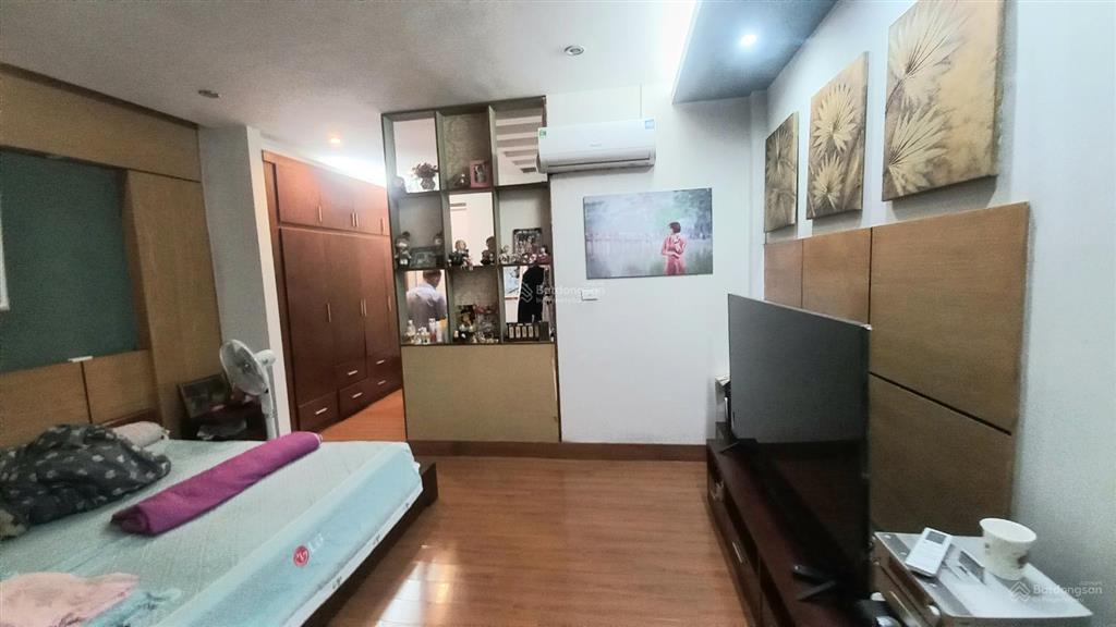 Nguyễn chí thanh ba đình, ô tô tránh, vỉa hè 3m, sát phố, kinh doanh, nhỉnh 30 tỷ