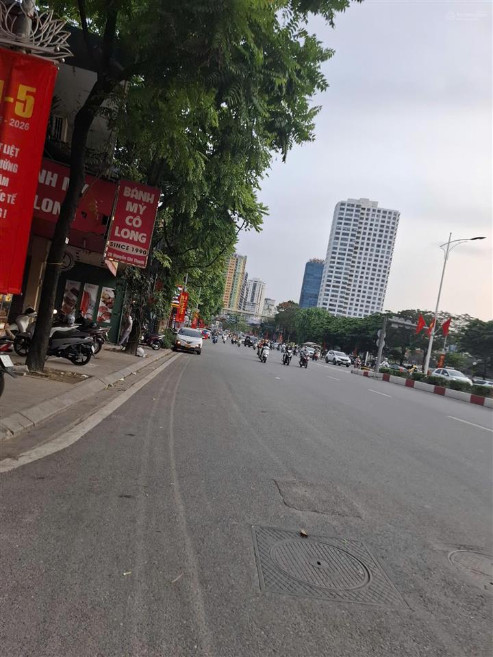 Nguyễn chí thanh ba đình, ô tô tránh, vỉa hè 3m, sát phố, kinh doanh, nhỉnh 30 tỷ