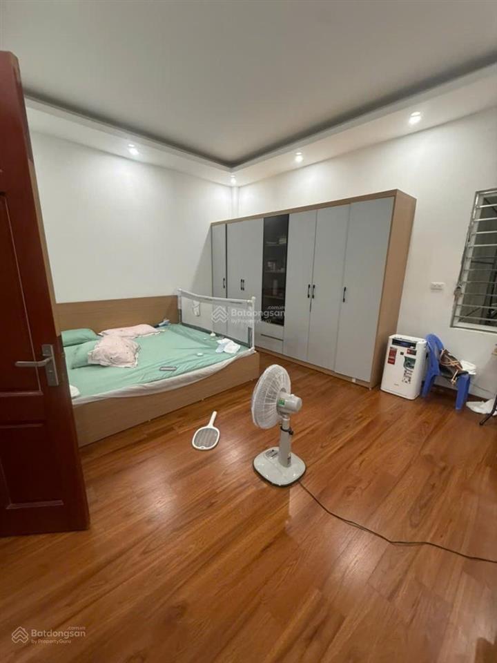 Hoàng quốc việt, 5 tầng khung cột, sạch đẹp, ở luôn, mềm mại chỉ 8.5 tỷ
