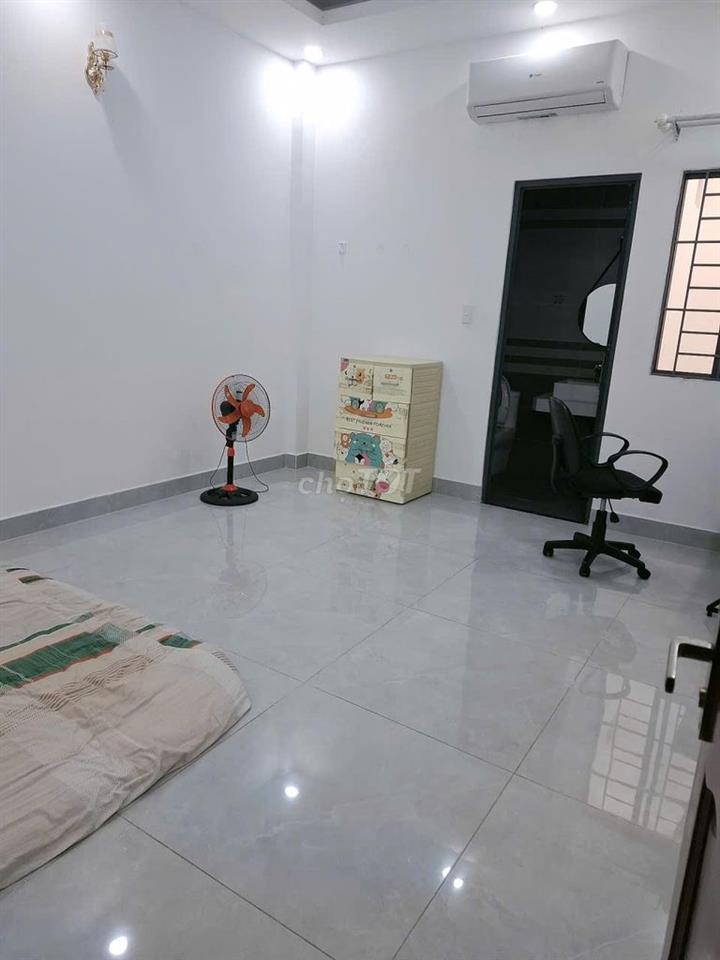 Cho thuê phòng riêng, có đủ nội thất