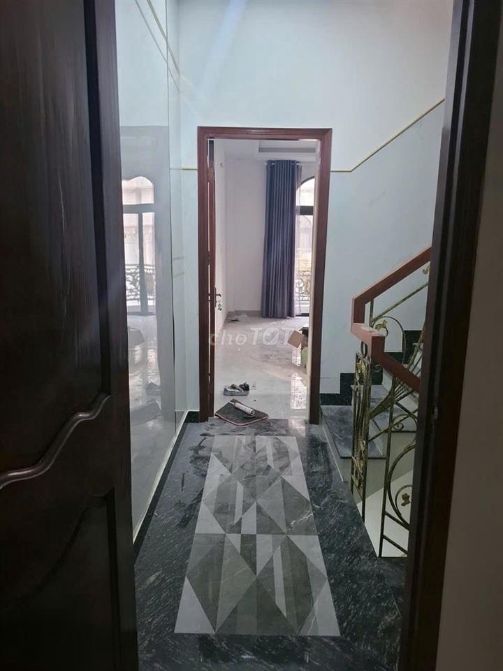 Cho thuê phòng riêng, có đủ nội thất