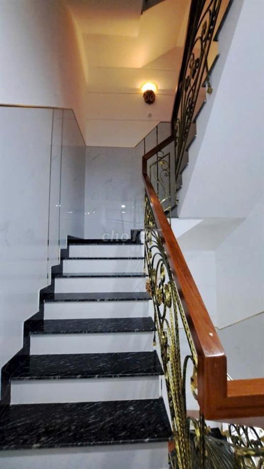 Cho thuê phòng riêng, có đủ nội thất