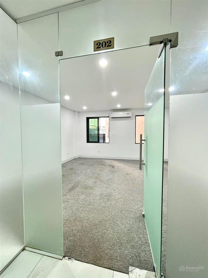 Cho thuê văn phòng 45m2 tại trần bình. giá 8tr8