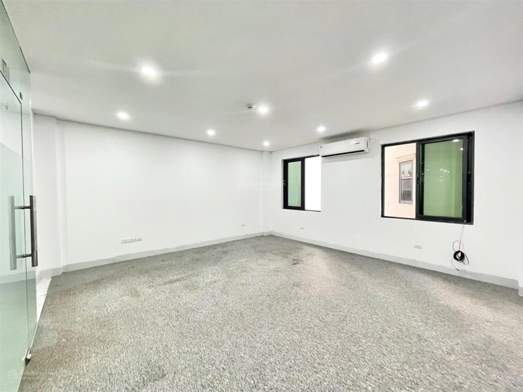 Cho thuê văn phòng 45m2 tại trần bình. giá 8tr8