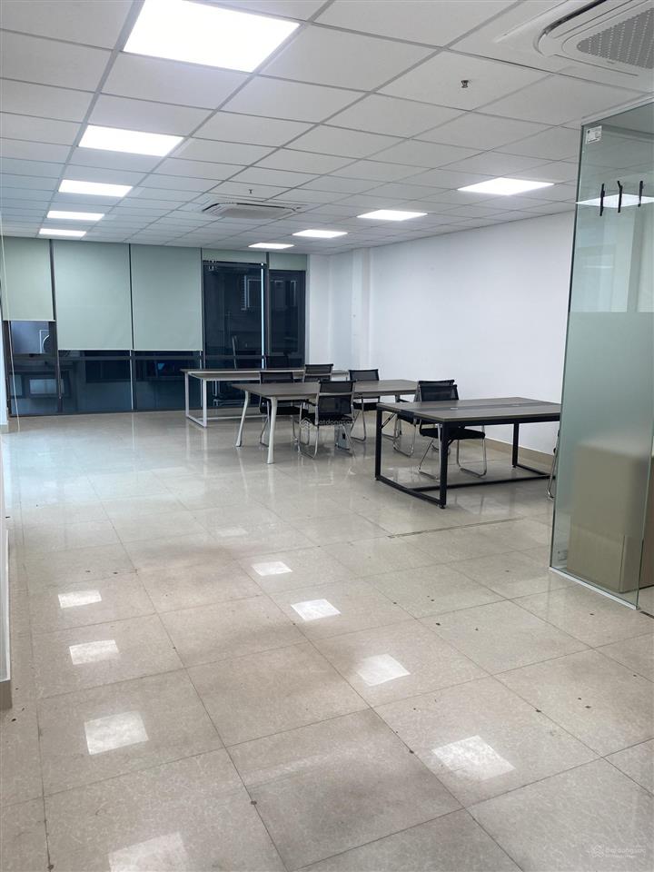 Cho thuê văn phòng 25m2. giá 5tr5/tháng tại nguyễn văn huyên  cầu giấy