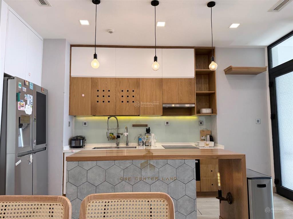 Cho thuê căn hộ 2 phòng ngủ tại vinhomes golden river