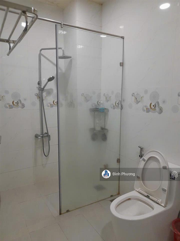 Bán khách sạn mini 10 phòng kinh doanh, 1 trệt 3 lầu 1 tum. doanh thu ổn định 100tr/tháng. sổ hồng