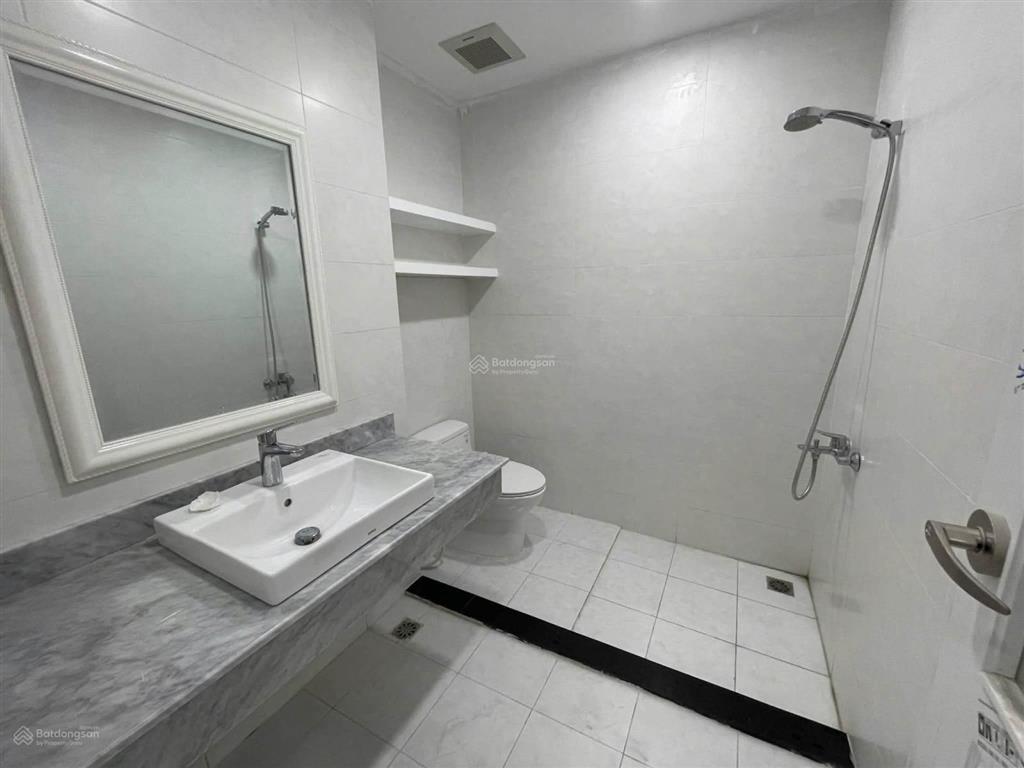 Căn hộ cho thuê 2pn, dt101m2, giá 13tr tại petrovietnam landmark, nội thất cơ bản. chốt lẹ ac ơi