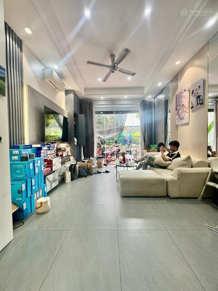 Hiếm! hồ tùng mậu, 30m2 x 5t, dân xây đẹp, 1 nhà ra ô tô, chỉ 20m ra bãi đỗ xe, sđcc đẹp chỉ 5 tỷ.