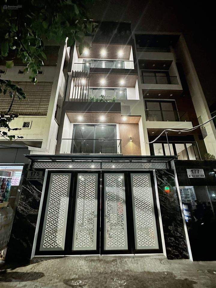 Nhà mặt phố trung tâm quận hai bà trưng  80m2 5 tầng thang máy
