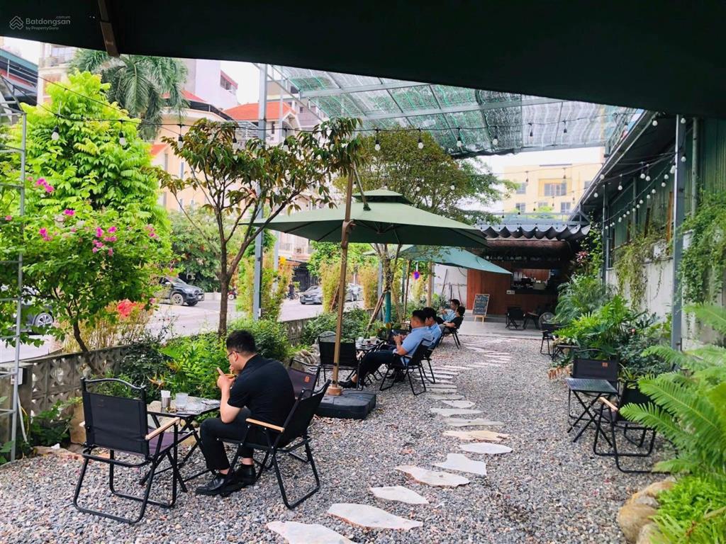 Cho thuê sang nhượng quán cafe mặt tiền 40m, vỉa hè rộng, ô tô đỗ thoải mái, điện nước đầy đủ