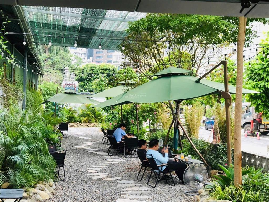 Cho thuê sang nhượng quán cafe mặt tiền 40m, vỉa hè rộng, ô tô đỗ thoải mái, điện nước đầy đủ