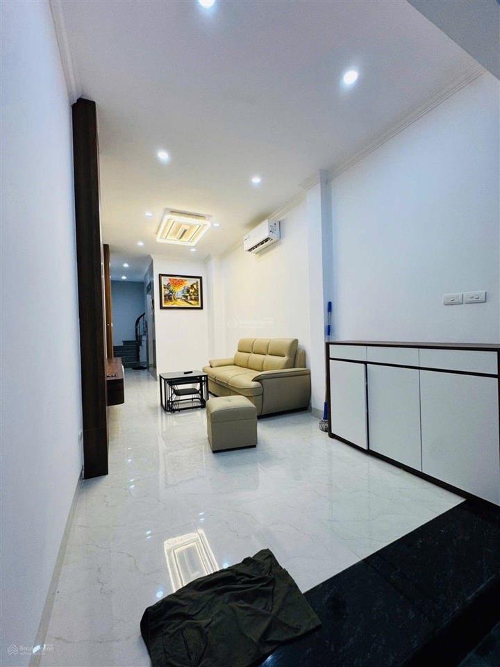 Bán nhà giang văn minh, ở ngay, thang máy nhập khẩu, 40m, hơn 10 tỷ