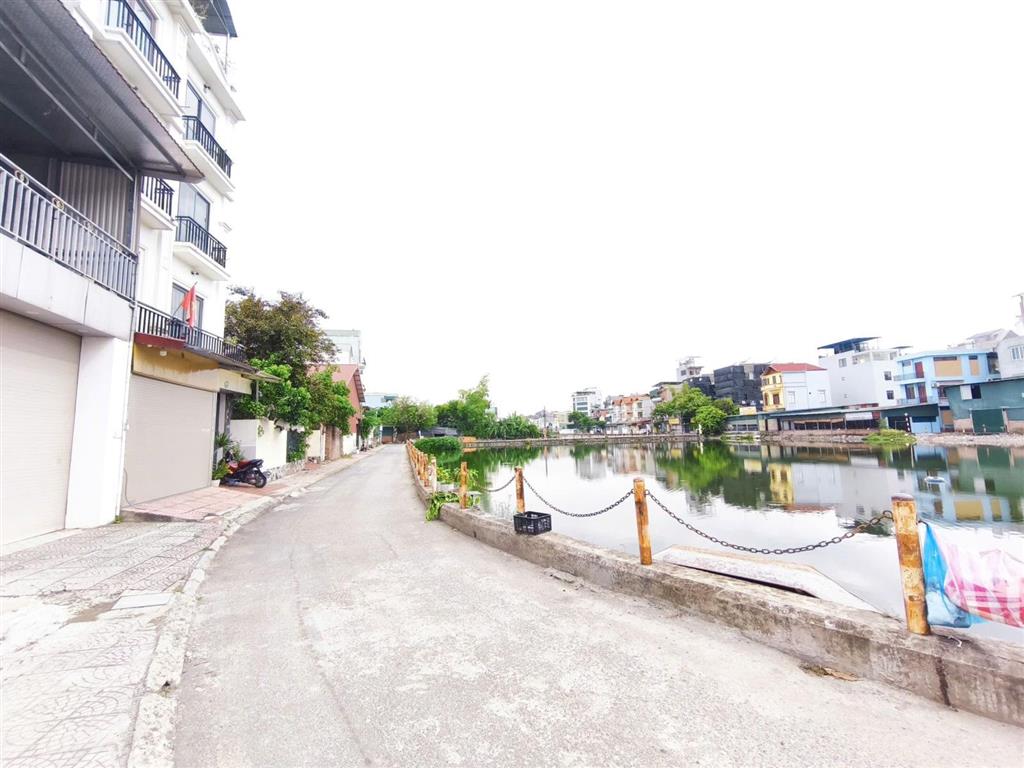 Bán nhà mặt hồ đầm tranh, oto tránh nhau, 7 tầng, view hồ, đẹp, đẳng cấp