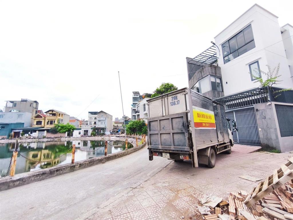 Bán nhà mặt hồ đầm tranh, oto tránh nhau, 7 tầng, view hồ, đẹp, đẳng cấp