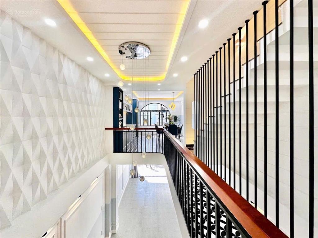 Nhà đẹp  1/ xe hơi thống nhất, gò vấp  tiện mở văn phòng, spa chỉ 7 tỷ 200tr