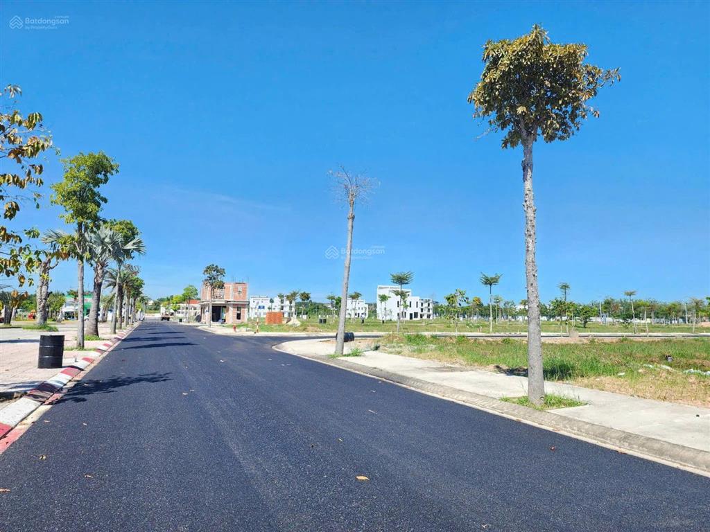 Đất long thành gần sân bay cách 5km  sổ hồng riêng  100m2  full thổ cư  giá chỉ 10 triệu/m2