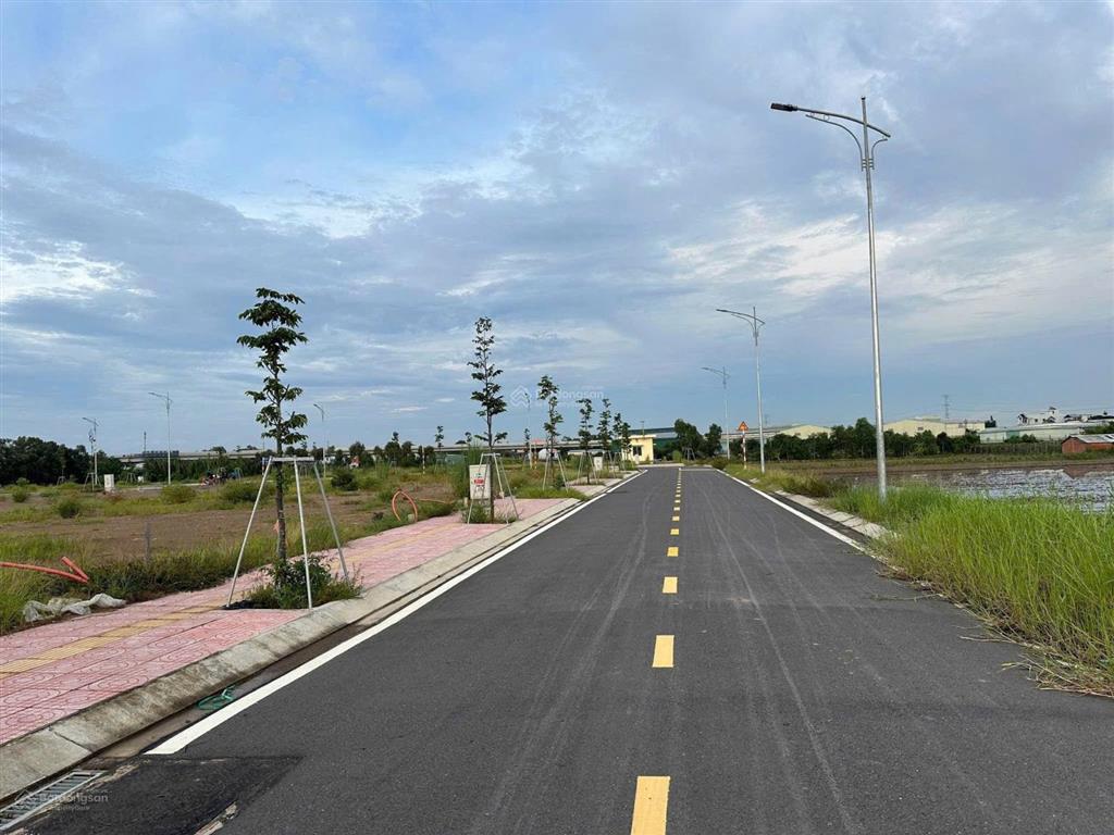 Đất long thành gần sân bay cách 5km  sổ hồng riêng  100m2  full thổ cư  giá chỉ 10 triệu/m2
