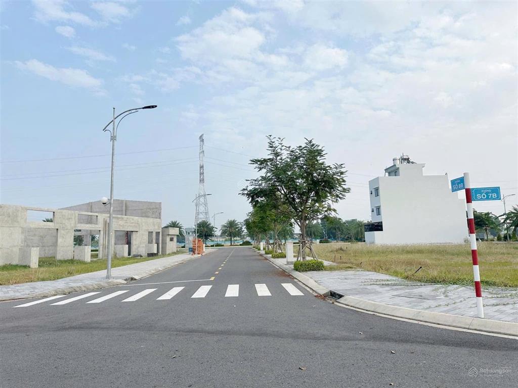 Đất long thành gần sân bay cách 5km  sổ hồng riêng  100m2  full thổ cư  giá chỉ 10 triệu/m2