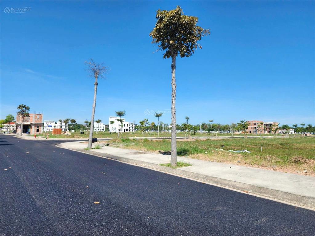 Đất long thành gần sân bay cách 5km  sổ hồng riêng  100m2  full thổ cư  giá chỉ 10 triệu/m2